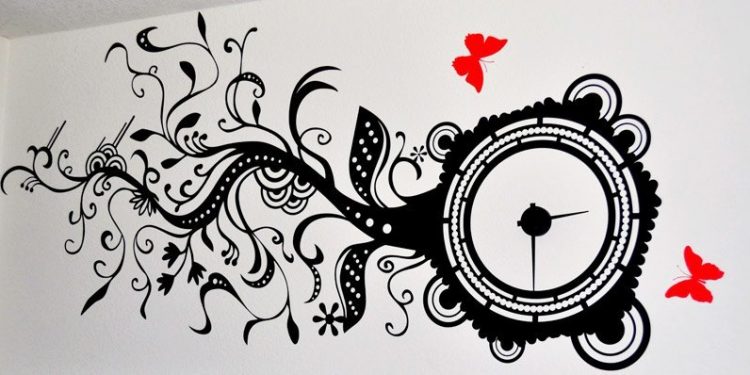 Stenske ure so ponovno v modi